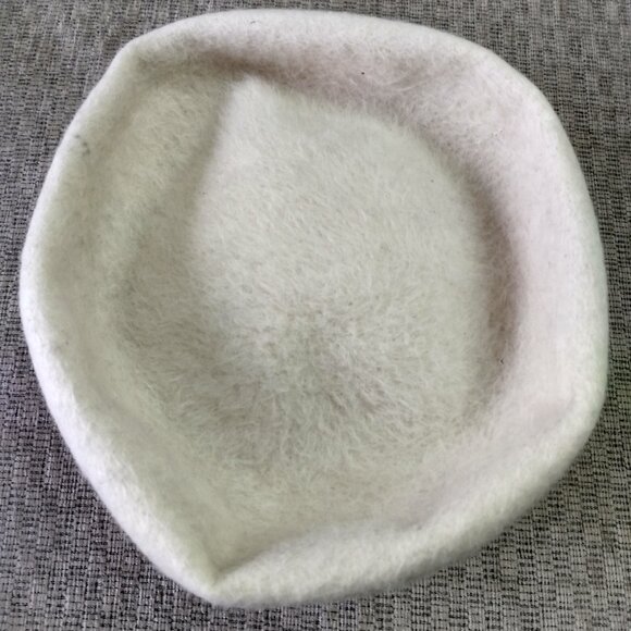 Vintage Winter White Wool Hat with Beaded Ribbon Band Made in Italy - Picture 4 of 9